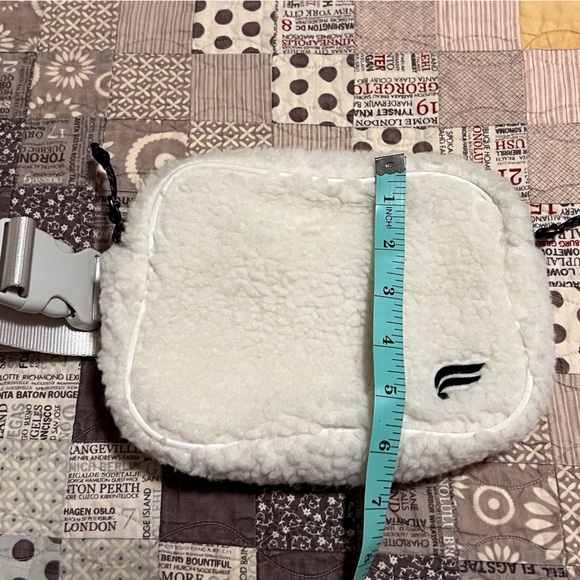 Fabletics teddy waist bag in bone - Picture 5 of 6